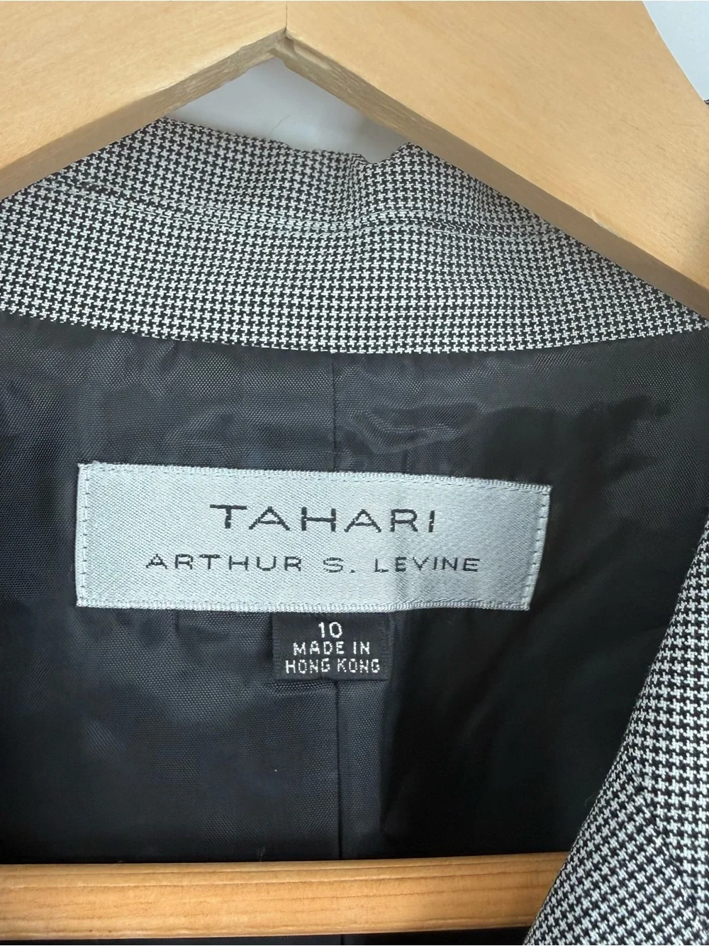 Tahari Blazer houndstooth Black White Women Size 10 Workwear 4-button Career. P